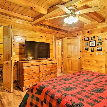 Charming Pigeon Forge Cabin With Private Hot Tub!